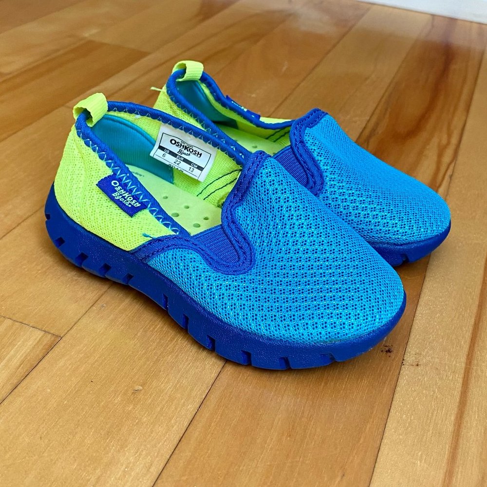 OshKosh B'gosh Water Shoes - Swim Shoes (Size 6)
